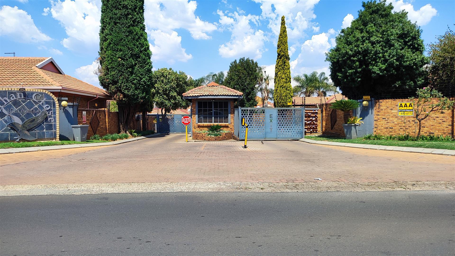 Front View of property in Ravenswood