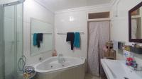 Main Bathroom - 8 square meters of property in Killarney