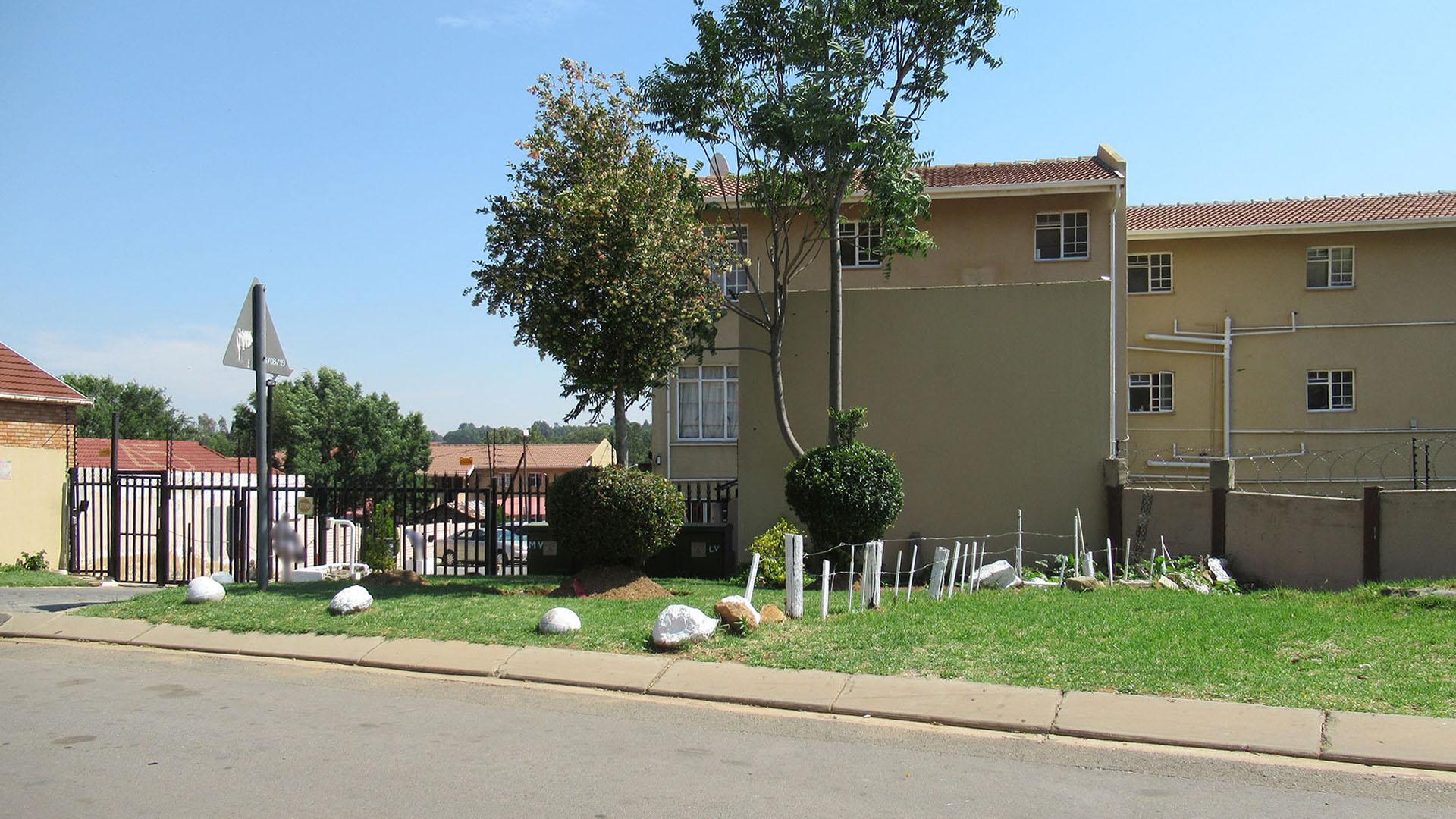 Front View of property in Naturena