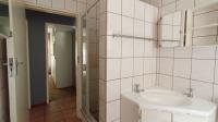 Bathroom 1 - 7 square meters of property in Doornpoort