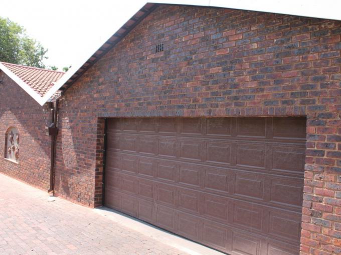 2 Bedroom Simplex for Sale For Sale in Morninghill - MR658274