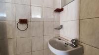 Guest Toilet - 2 square meters of property in Berton Park