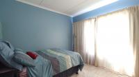 Bed Room 1 - 13 square meters of property in Florida Glen