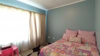 Bed Room 2 - 13 square meters of property in Florida Glen