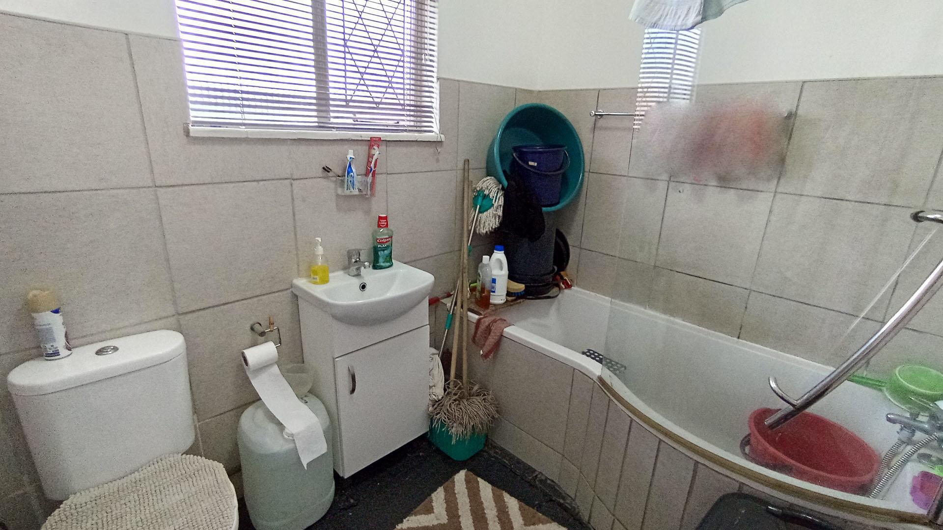 Bathroom 1 - 6 square meters of property in Scottsville PMB