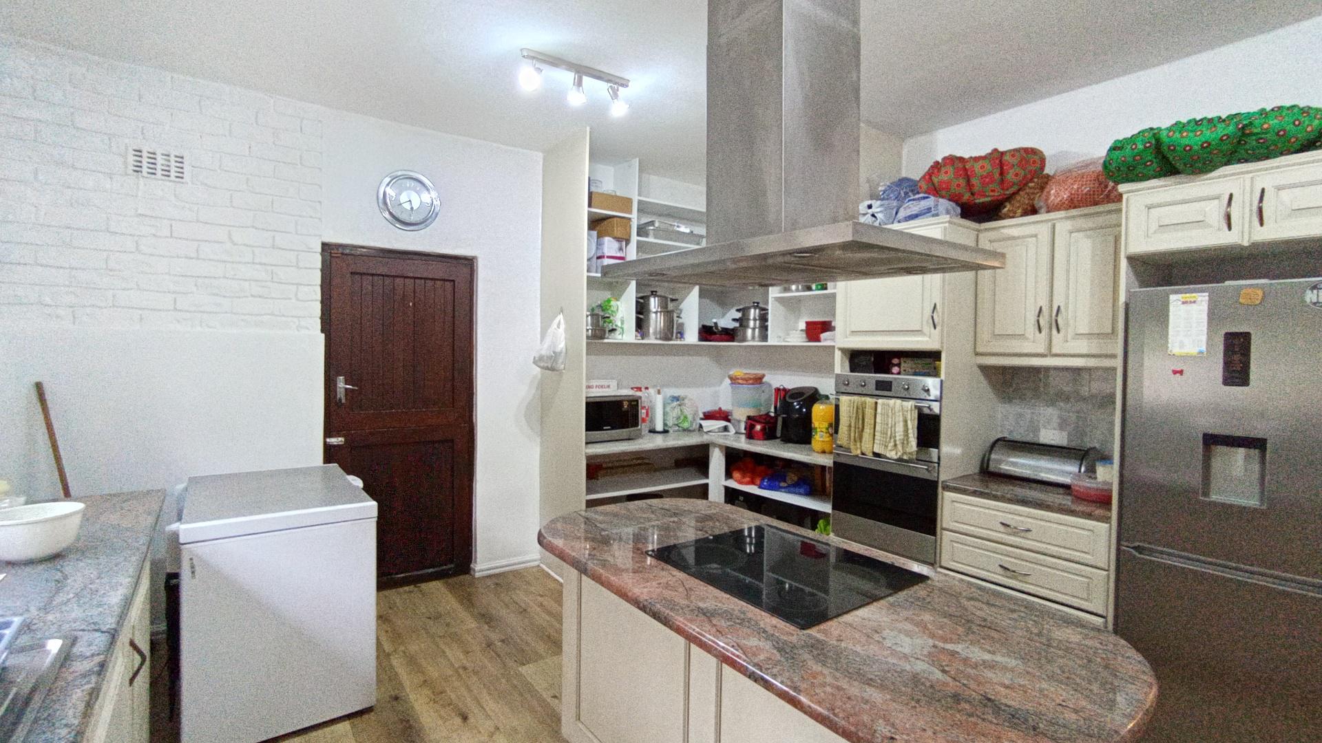 Kitchen - 25 square meters of property in Woodside