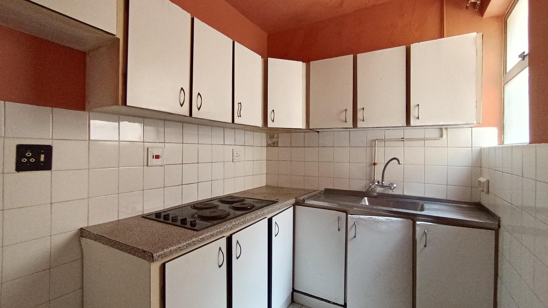 Kitchen - 6 square meters of property in South Beach