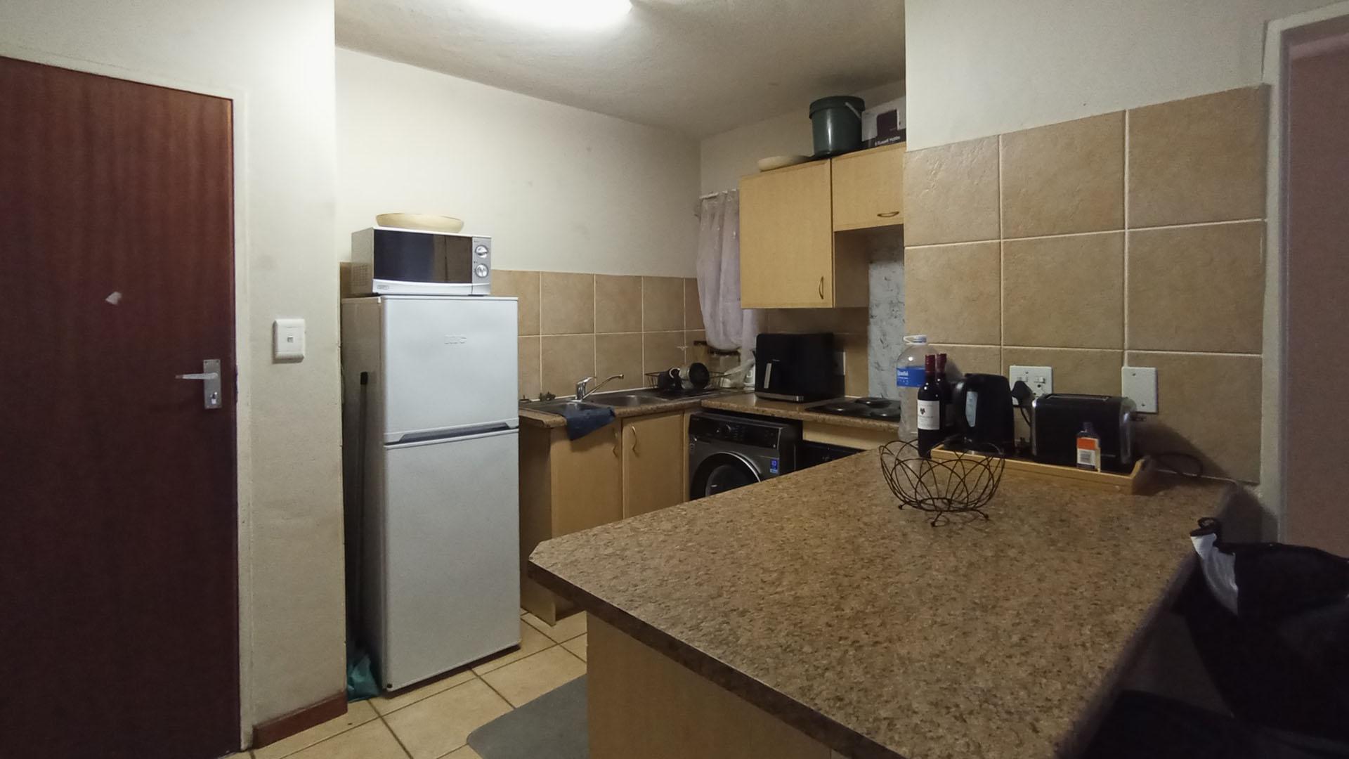 Kitchen - 11 square meters of property in Annlin West