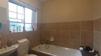 Main Bathroom - 7 square meters of property in Annlin West