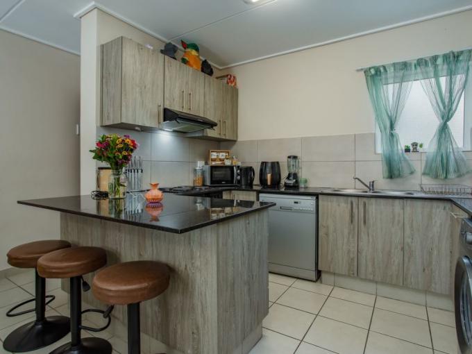 2 Bedroom Apartment for Sale For Sale in Paarl - MR658430