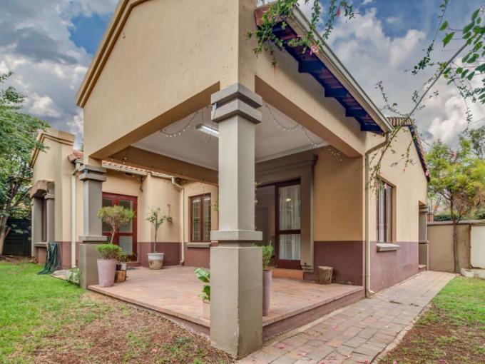 2 Bedroom Simplex for Sale For Sale in Douglasdale - MR658454