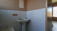 Main Bathroom - 5 square meters of property in Riamarpark