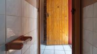 Bathroom 1 - 2 square meters of property in Riamarpark