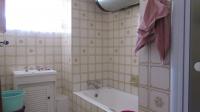 Bathroom 1 - 6 square meters of property in Greenhills