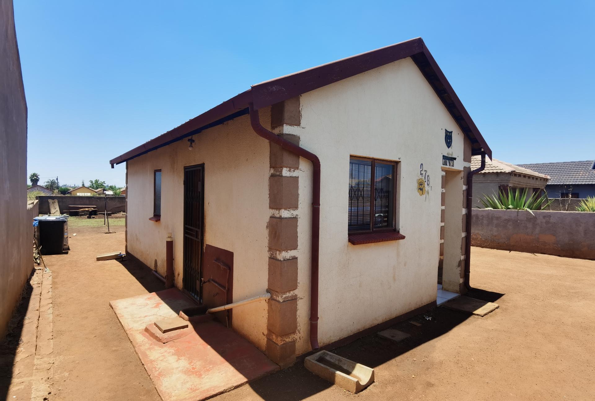 Front View of property in Soshanguve