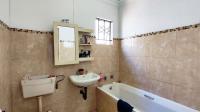 Bathroom 1 - 5 square meters of property in Mapleton