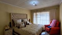 Bed Room 1 - 14 square meters of property in Duduza