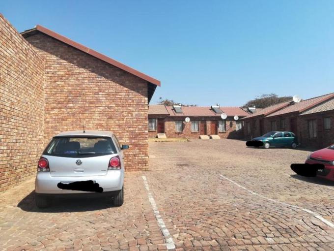 2 Bedroom Simplex for Sale For Sale in Olievenhoutbos - MR658755