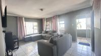 Lounges - 21 square meters of property in Shallcross 