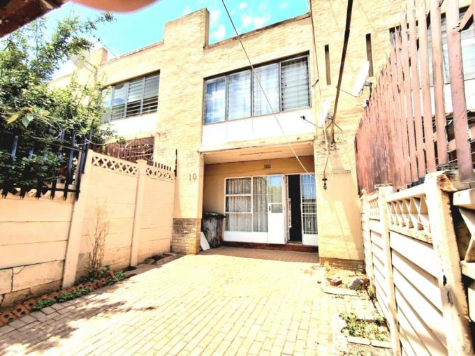 2 Bedroom Simplex for Sale For Sale in West Turffontein - MR659156