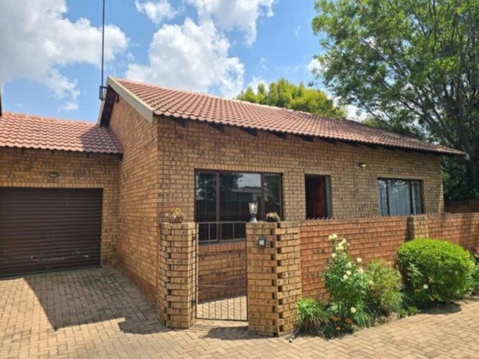 2 Bedroom Simplex for Sale For Sale in Middelburg - MP - MR659157