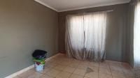 Lounges - 10 square meters of property in Soshanguve East