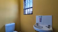 Main Bathroom - 3 square meters of property in Windmill Park