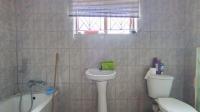 Bathroom 1 - 8 square meters of property in Silverglen