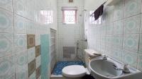 Bathroom 2 - 3 square meters of property in Silverglen