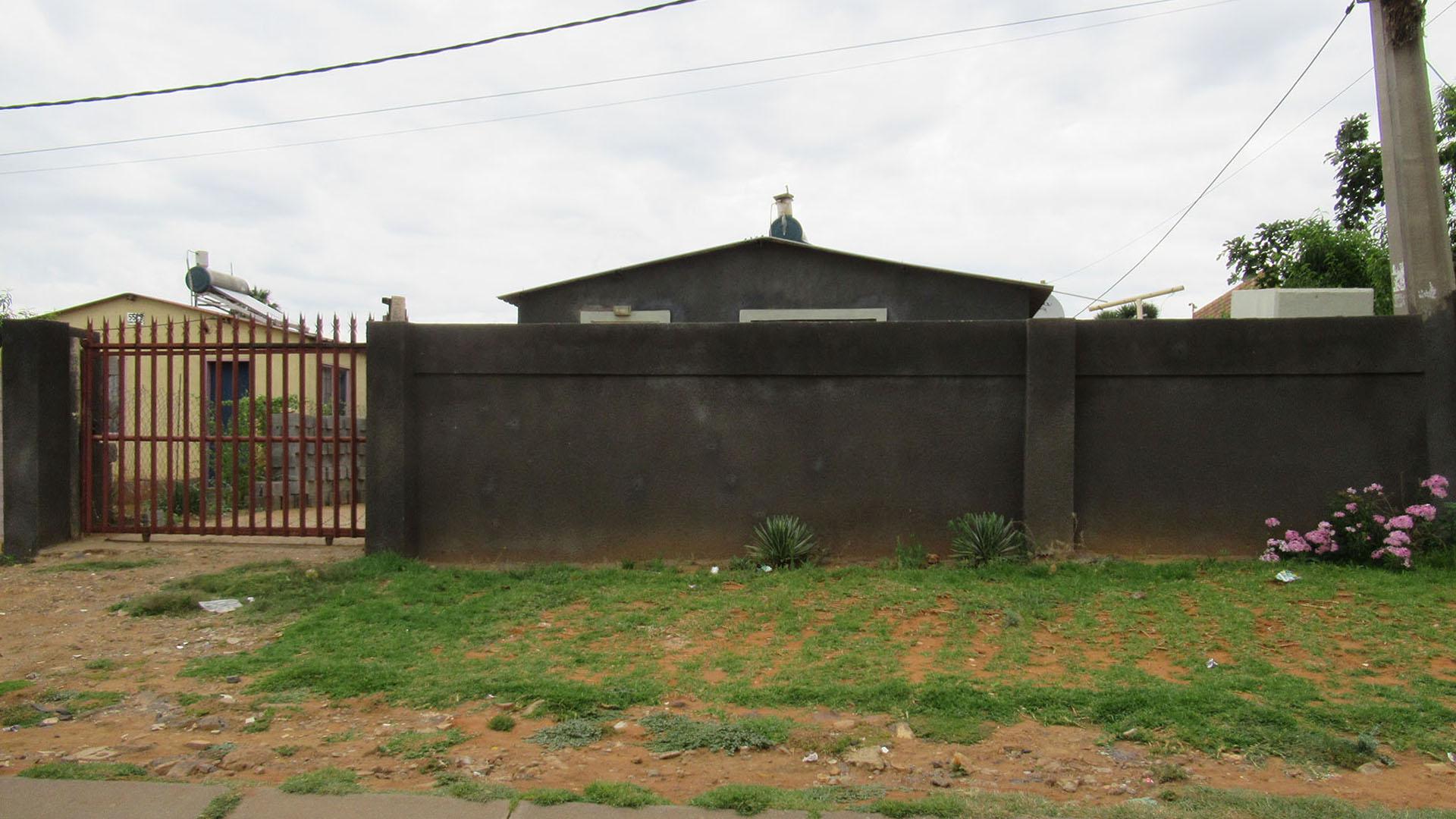 Front View of property in Vlakfontein