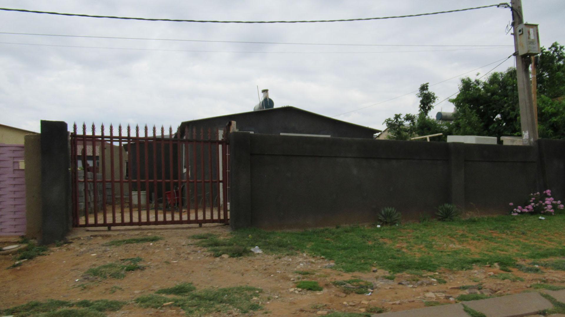 Front View of property in Vlakfontein