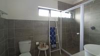 Main Bathroom - 7 square meters of property in Rua Vista