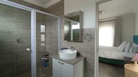 Main Bathroom - 7 square meters of property in Rua Vista