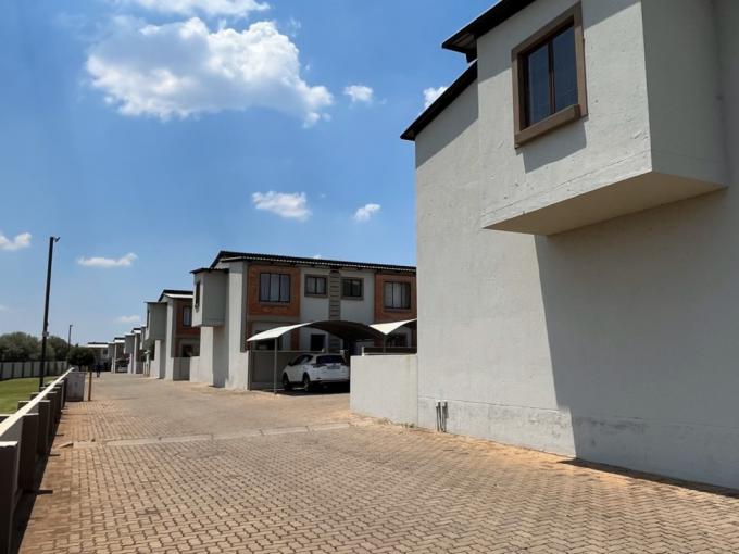 3 Bedroom Simplex for Sale For Sale in Zwartkop - MR659395