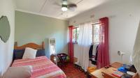 Bed Room 3 - 10 square meters of property in Amanzimtoti 