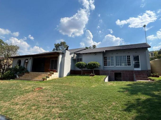 4 Bedroom House for Sale For Sale in Protea Park Remove - MR659508