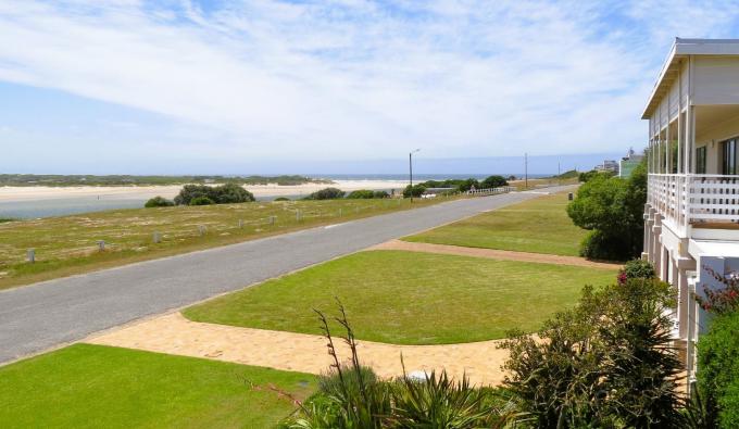 2 Bedroom House for Sale For Sale in Stilbaai (Still Bay) - MR659546