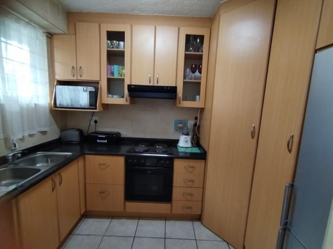 2 Bedroom Apartment for Sale For Sale in Amanzimtoti  - MR659571