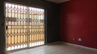 Lounges - 11 square meters of property in Greenhills