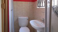 Main Bathroom - 3 square meters of property in Greenhills