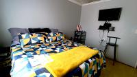 Bed Room 1 - 13 square meters of property in Electric City