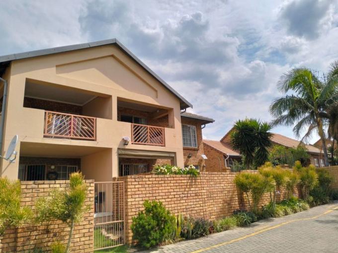 2 Bedroom Apartment for Sale For Sale in Rooihuiskraal North - MR660033