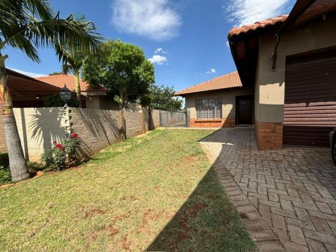 3 Bedroom House to Rent in Waterval East - Property to rent - MR660057