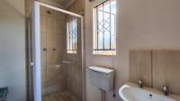 Main Bathroom - 5 square meters of property in Windmill Park