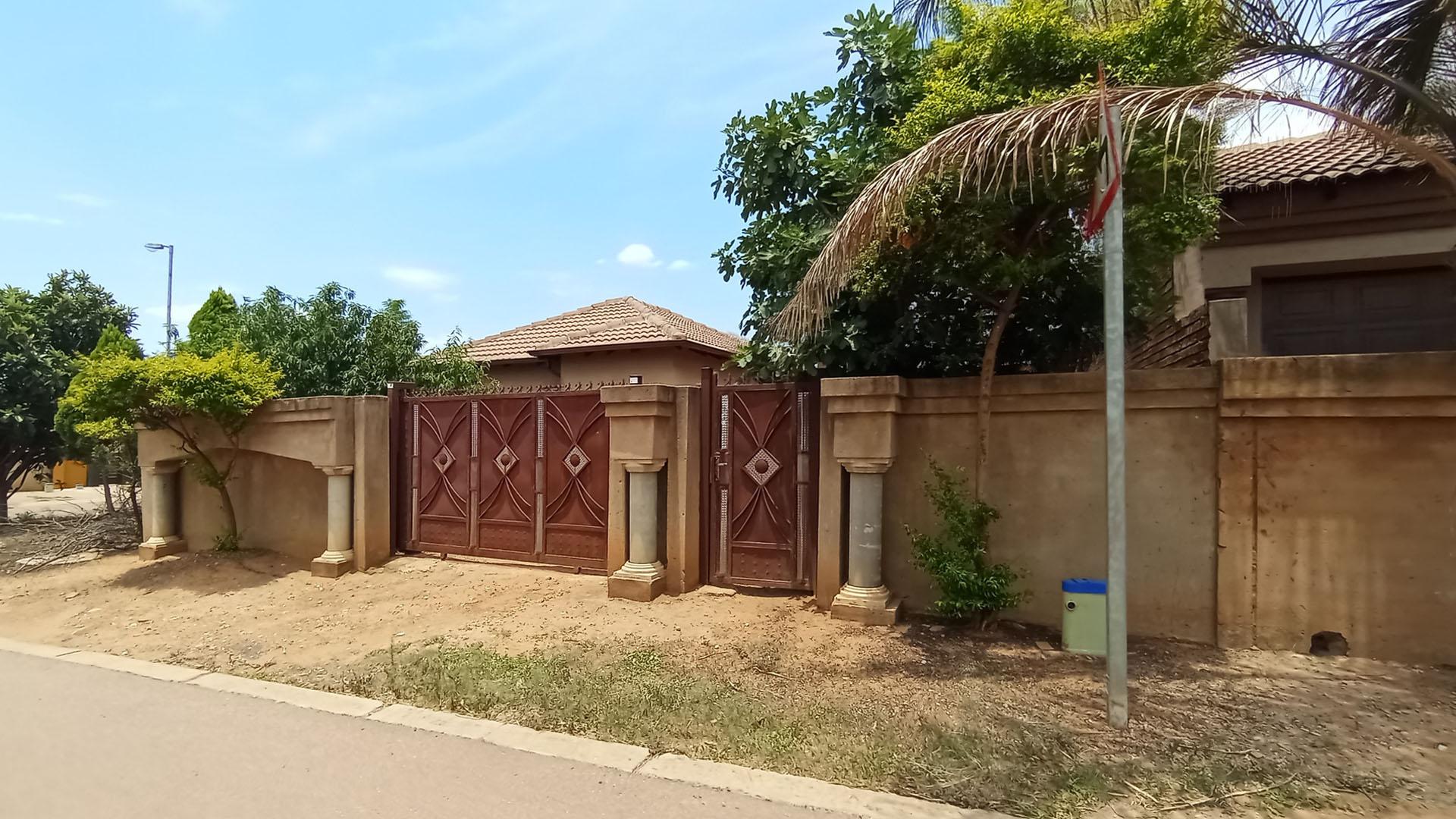 Front View of property in Kirkney