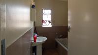 Bathroom 1 - 7 square meters of property in Kirkney