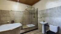 Main Bathroom - 9 square meters of property in Witfield