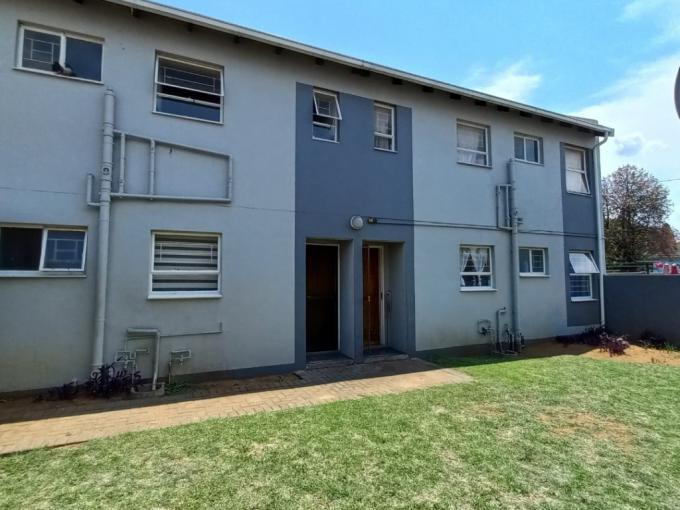 2 Bedroom Simplex for Sale For Sale in Germiston South - MR660253