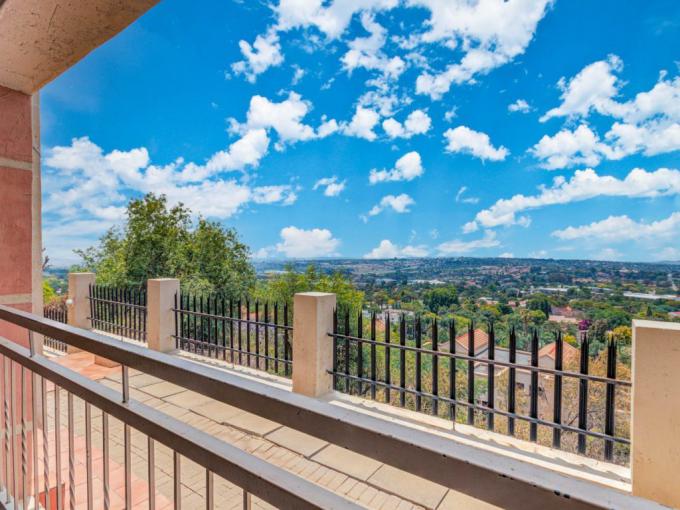 3 Bedroom Apartment for Sale For Sale in Constantia Kloof - MR660257