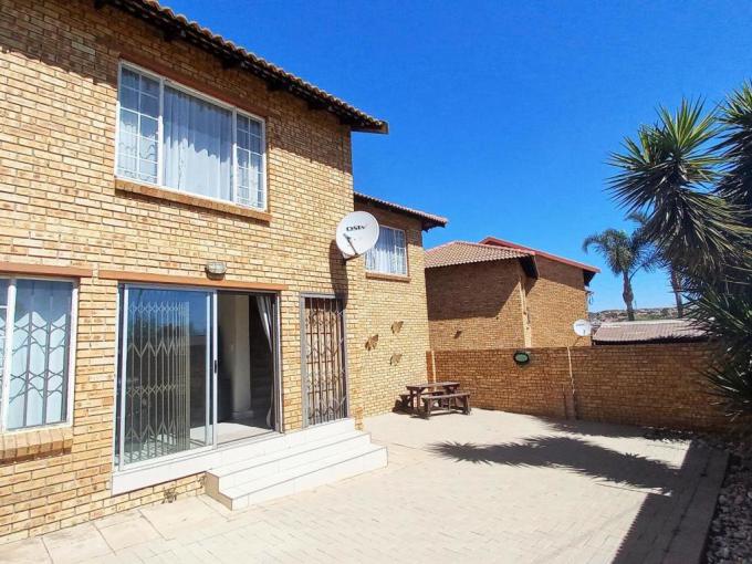 3 Bedroom Simplex for Sale For Sale in The Reeds - MR660263